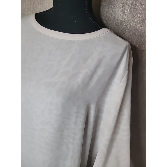 Ann Taylor Loft Giraffe Print Long Sleeve Flowy Dressy Blouse Women's XL - Picture 4 of 8